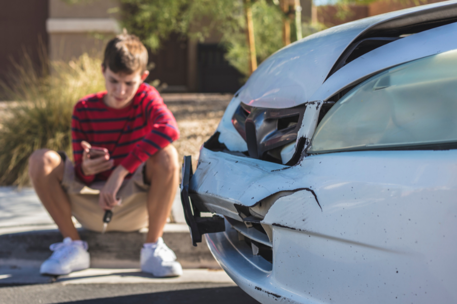 a teenager texting his parents after being involved in a car accident