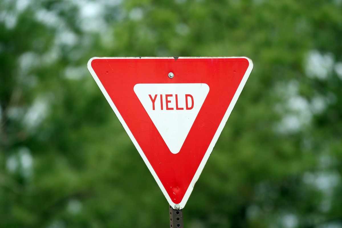 Traffic sign with the word "yield" written on it