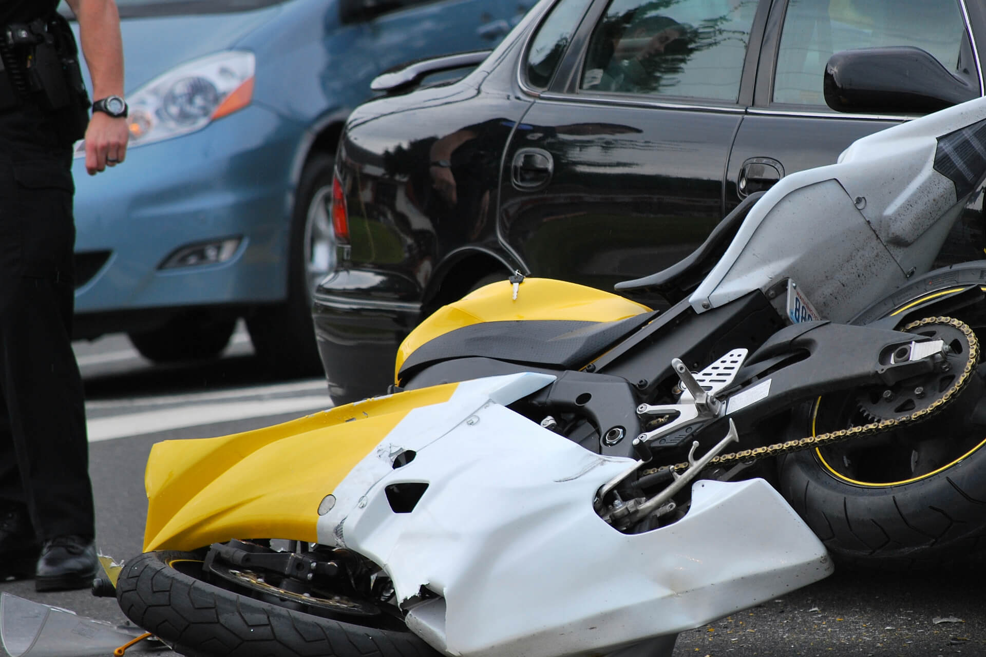 yellow black motorcycle broken after an accident